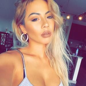 Meet your Posher, Julia