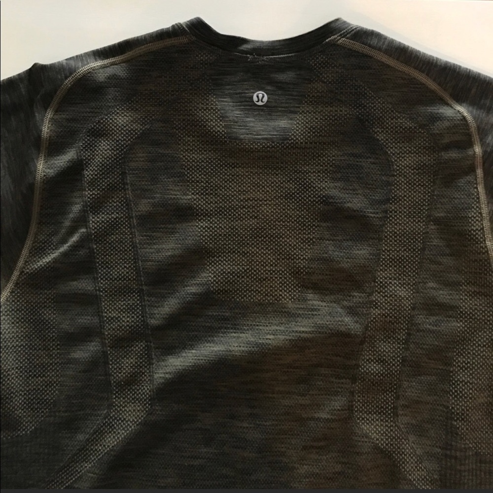 Men’s lululemonmetal tech t shirt