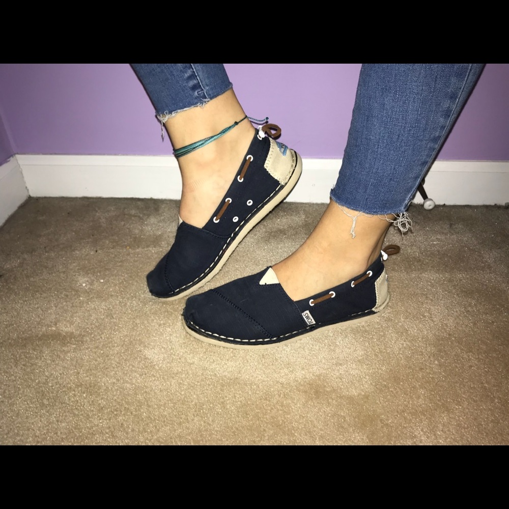 Tom’s boat shoes