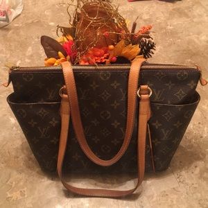 Louis Vuitton Monogram Canvas Totally PM