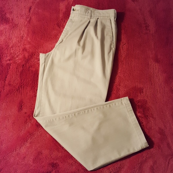Men's Khaki Pleated Front Pants - 36 x 32 - Picture 4 of 13