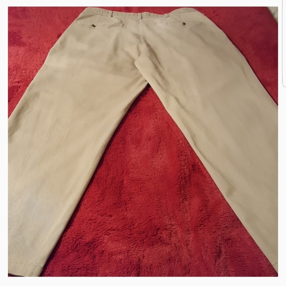 Men's Khaki Pleated Front Pants - 36 x 32 - Picture 9 of 13