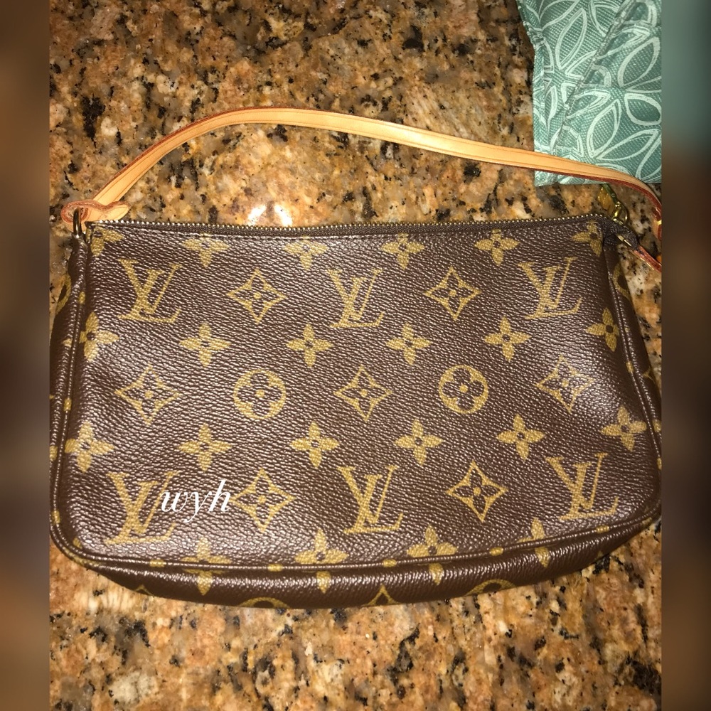 Authentic Louis Vuitton Clutch or Wristlet