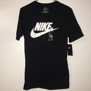 NWT Nike T-Shirt