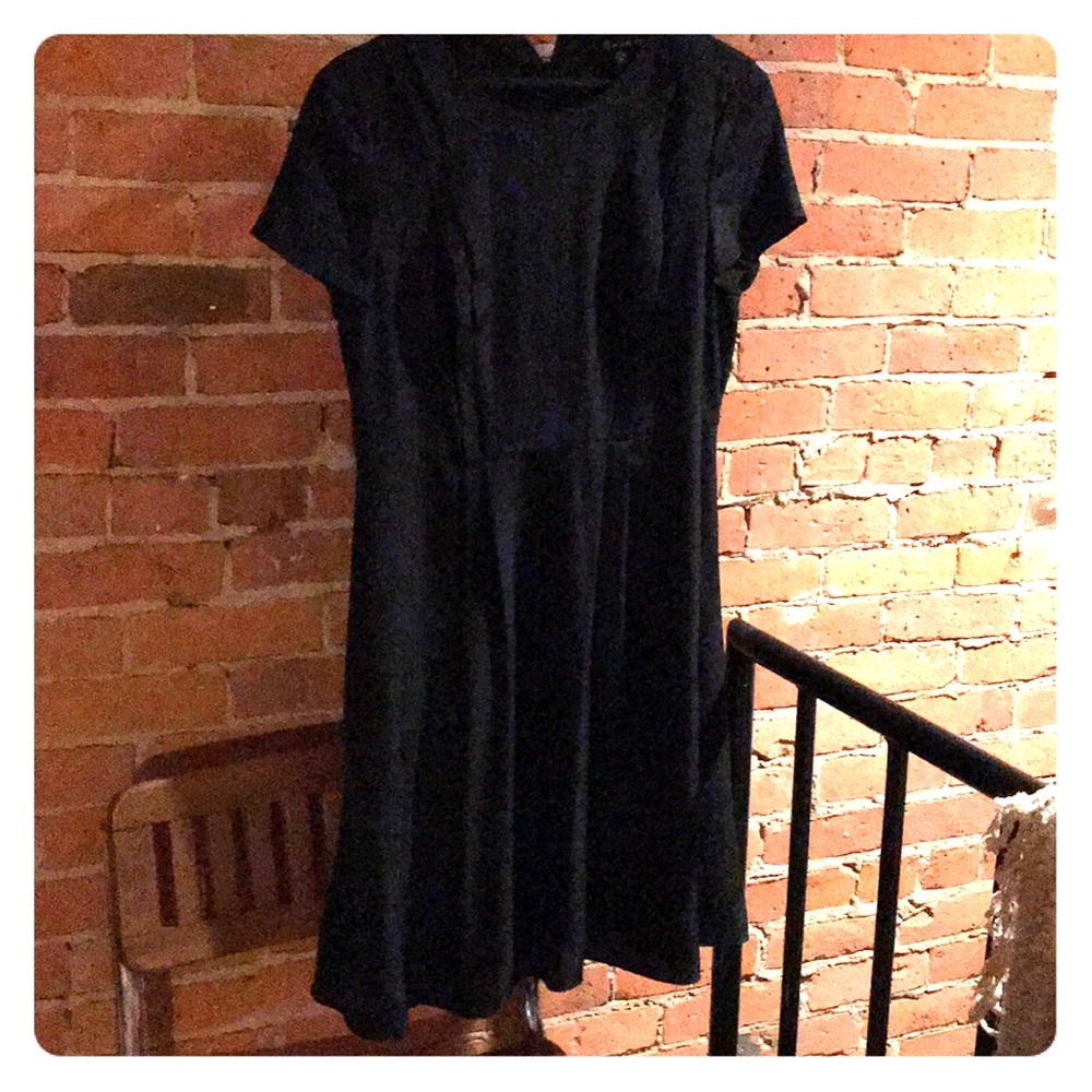 Brooks Brothers Black Silk-Like Short Sleeve Dress