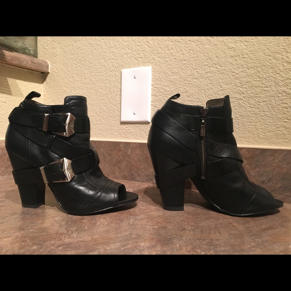 ‼️Reduced Price‼️Cute Vince Camuto heels, size 6!