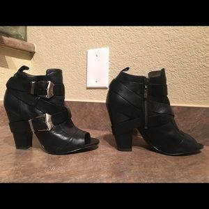 ‼️Reduced Price‼️Cute Vince Camuto heels, size 6!