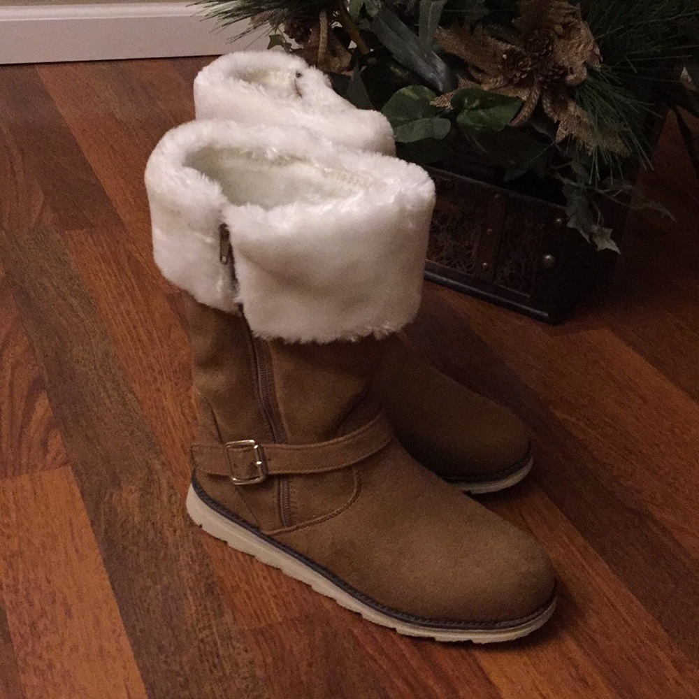 ❄️ NWT and Box Zip Up Winter Boots