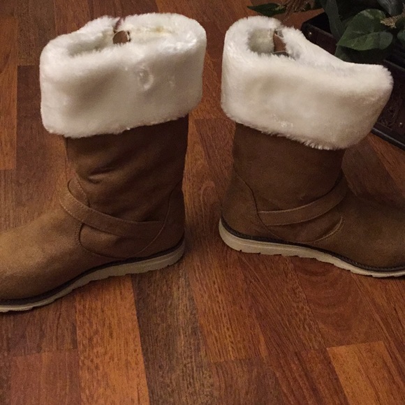 ❄️ NWT and Box Zip Up Winter Boots - Picture 2 of 3