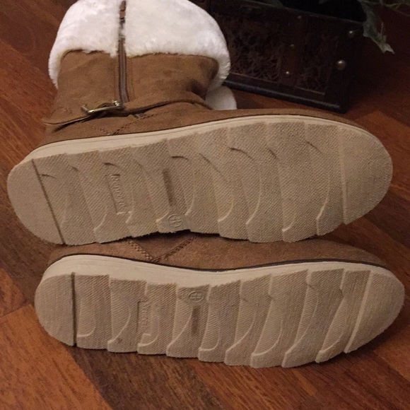 ❄️ NWT and Box Zip Up Winter Boots - Picture 3 of 3