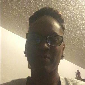 Meet your Posher, Alicia