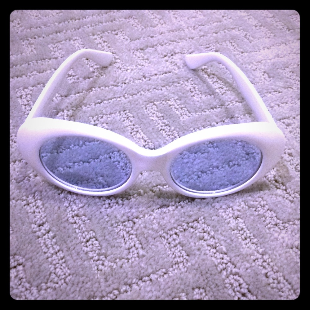 White cloud goggles with blue lens.