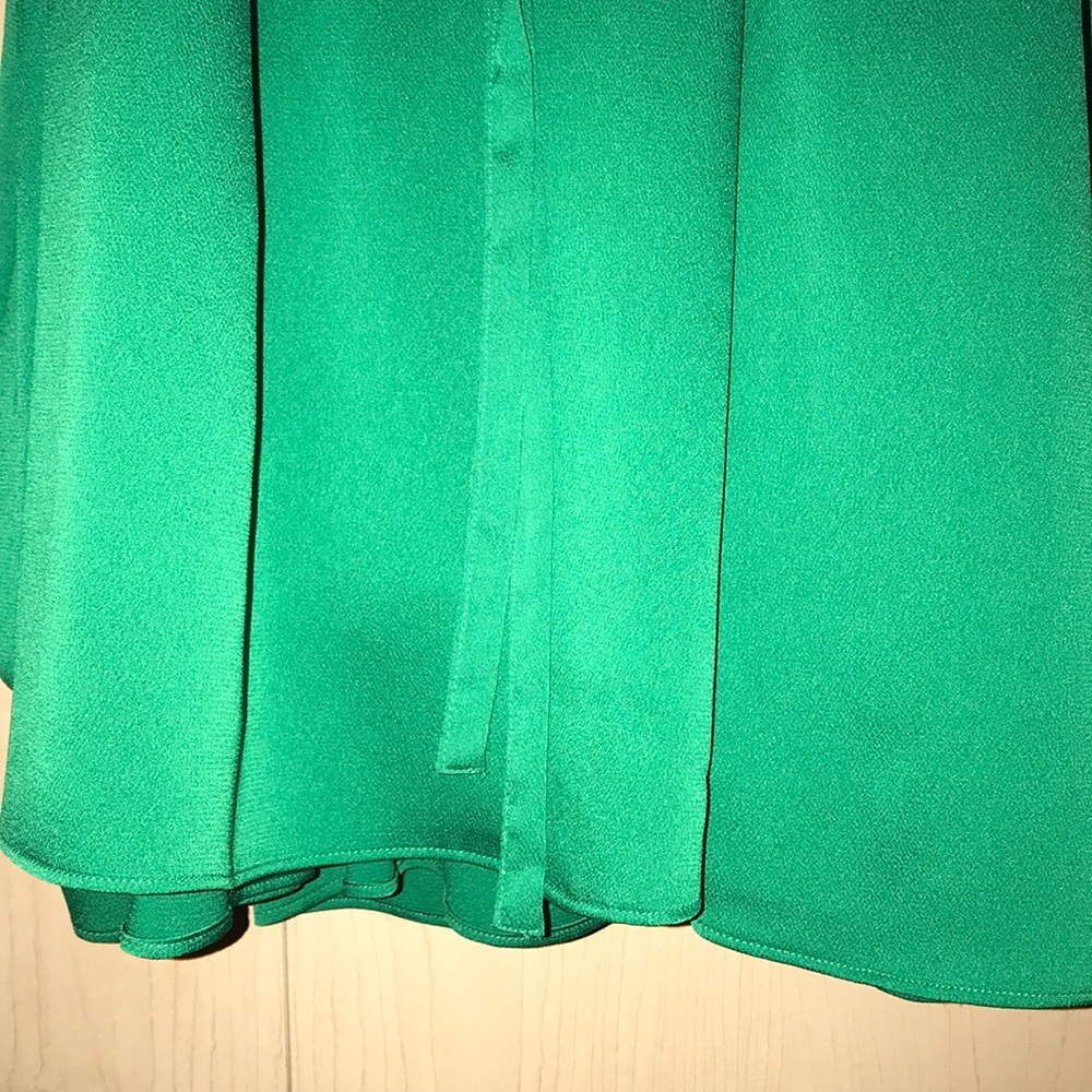 Gorgeous emerald green wrap dress! - Picture 7 of 8