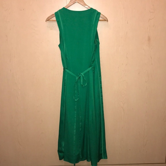 Gorgeous emerald green wrap dress! - Picture 2 of 8