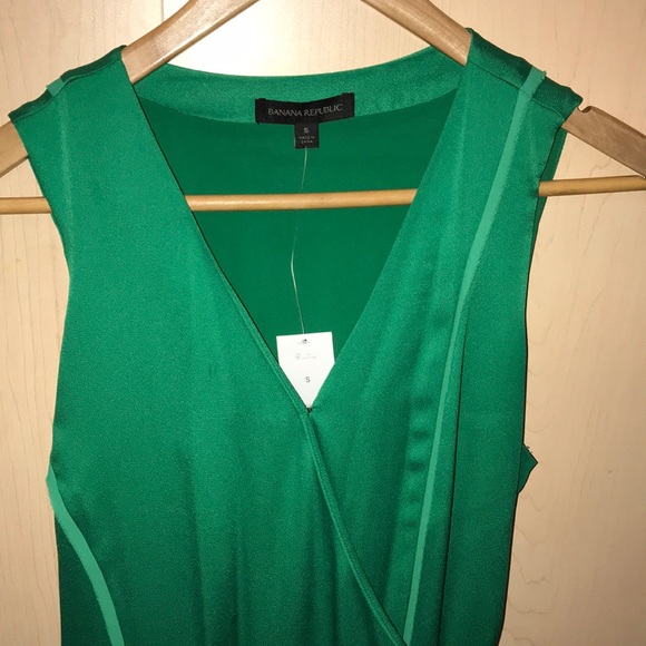Gorgeous emerald green wrap dress! - Picture 4 of 8