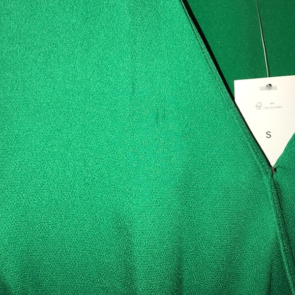 Gorgeous emerald green wrap dress! - Picture 5 of 8