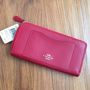 New with tag Coach leather wallet w/ gift receipt