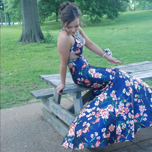 Prom Dress - Picture 2 of 3