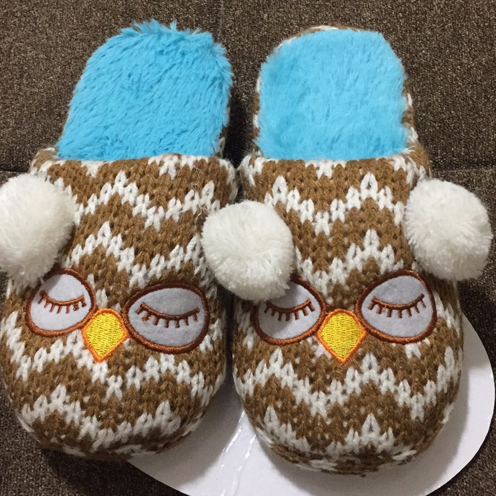 CHATTIES GIRL ZIG ZAG SLIPPERS! Size L 2-3