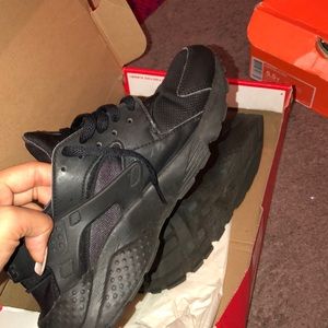 Black Huarache run