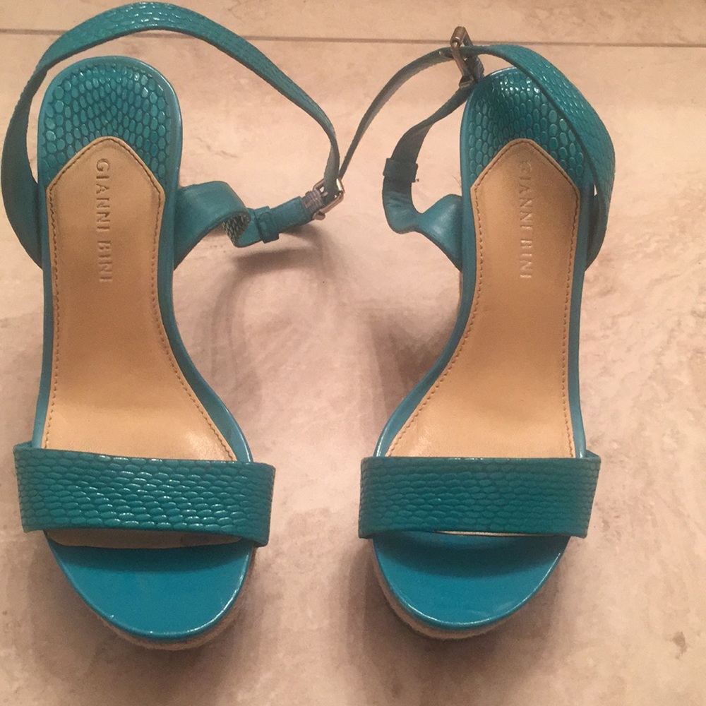 Teal wedges!