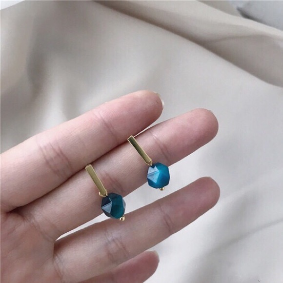 BACK in Stock 18k gold plated blue stone earring - Picture 2 of 4