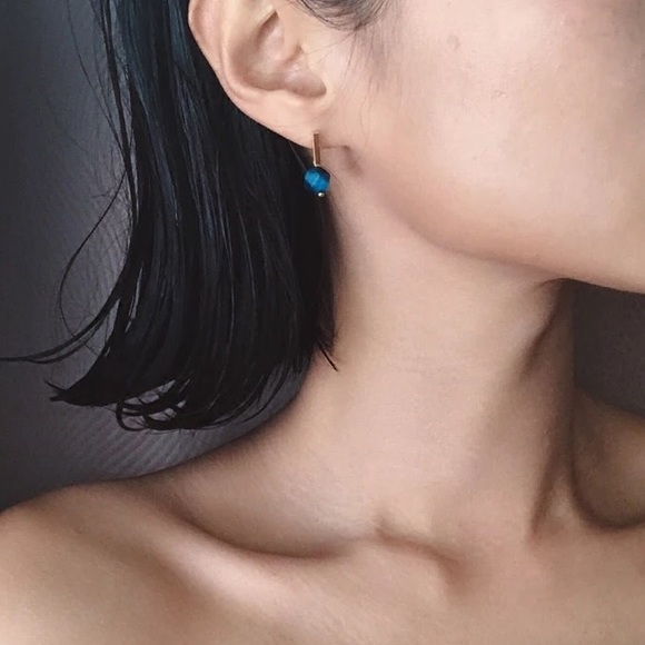 BACK in Stock 18k gold plated blue stone earring - Picture 3 of 4