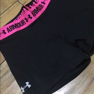 UNDER ARMOUR COMPRESSION SHORTS SIZE SMALL