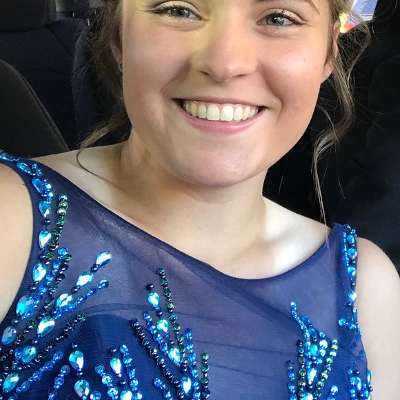 PROM DRESS - Picture 2 of 5