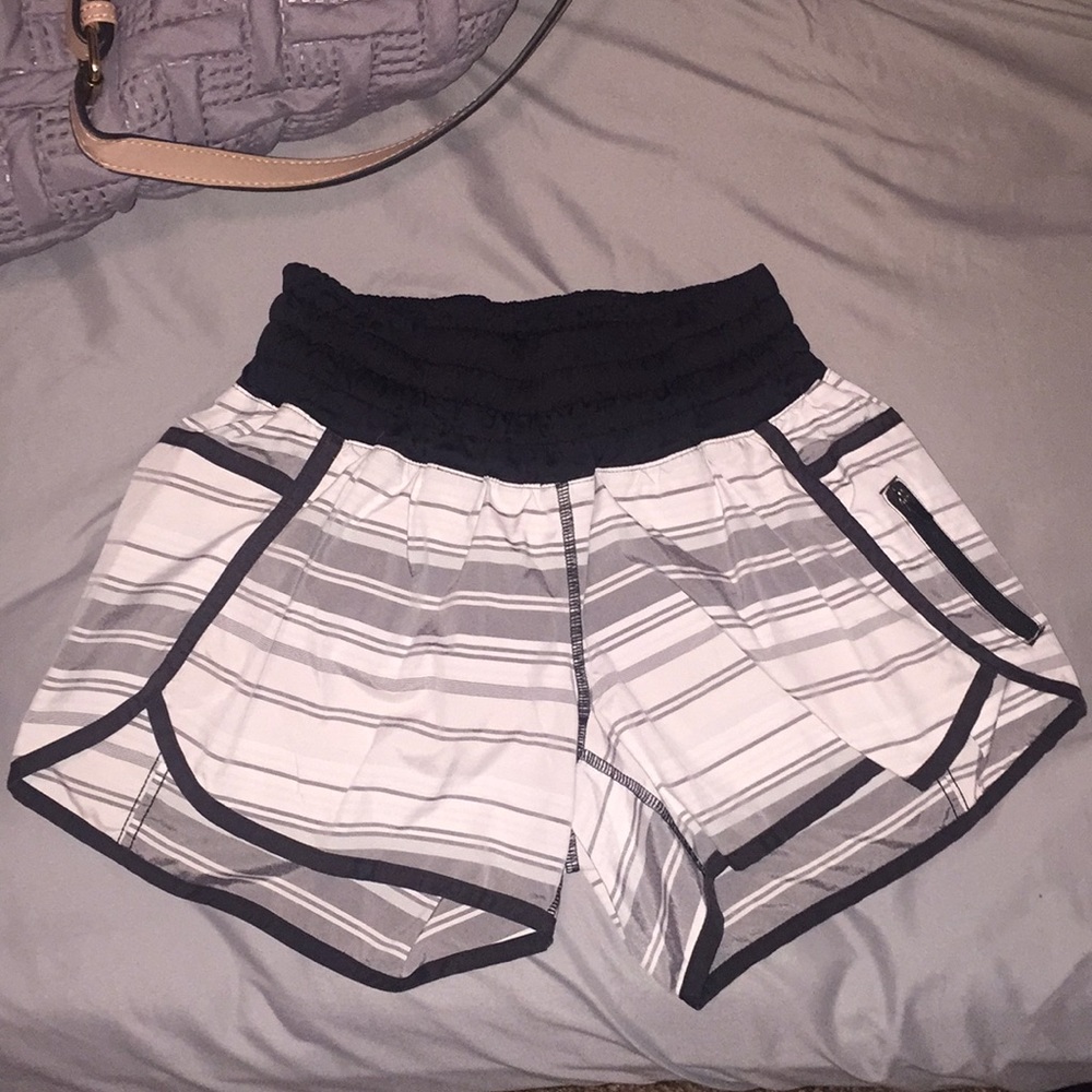 Lululemon Tracker Short V 4"