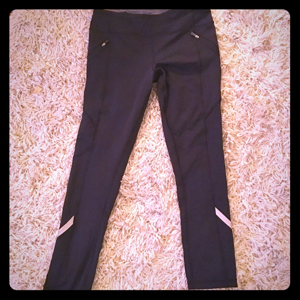 Lululemon skinny, ankle length yoga pants sized 6.