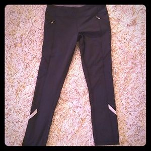 Lululemon skinny, ankle length yoga pants sized 6.