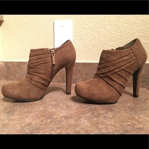 ‼️Reduced Price‼️Cute Gianni Bini booties, size 6!