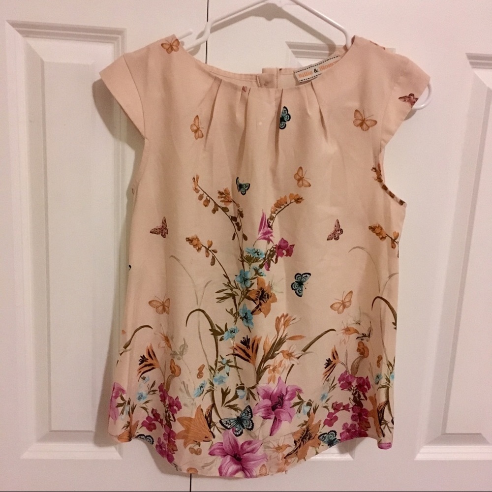 🌟2 for $8 🌟 Gorgeous Spring Top. NWOT.