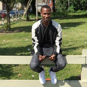 Meet your Posher, Dennis