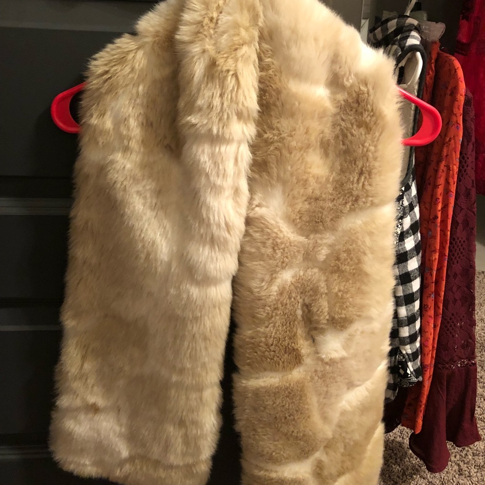 Fur scarf from the limited