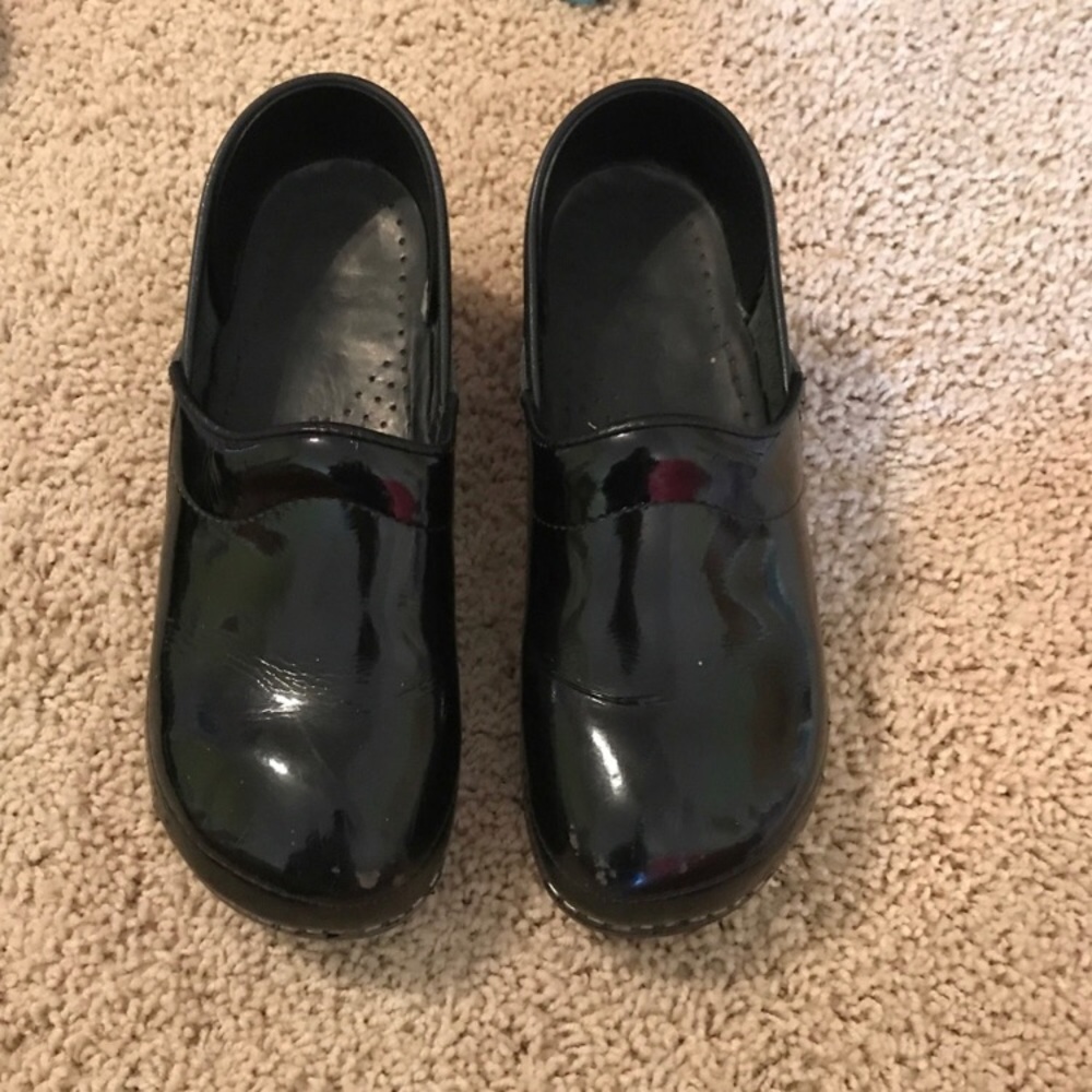 MUST GO nurse clogs