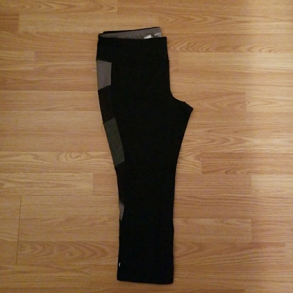 3 pairs of yoga pants - Picture 4 of 4