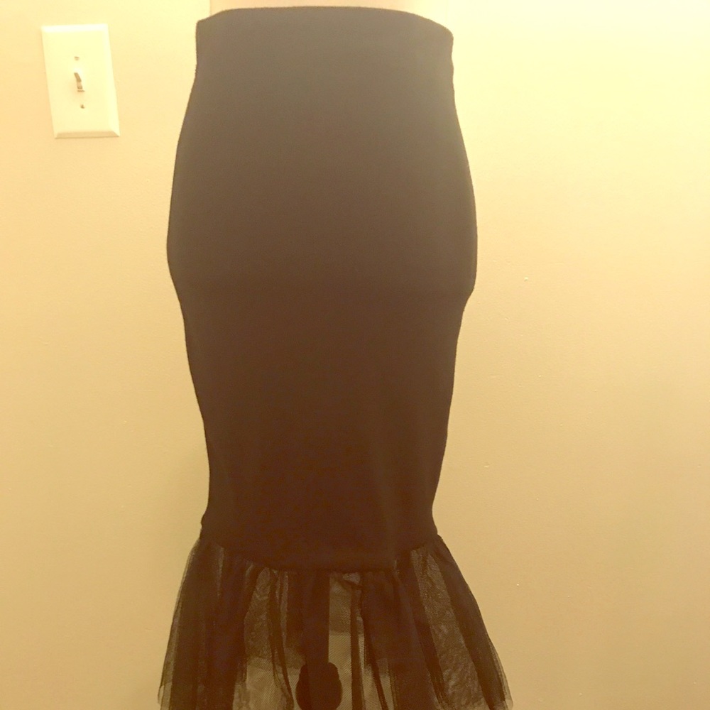 Bodycon black skirt