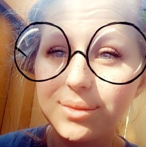 Meet your Posher, Connie