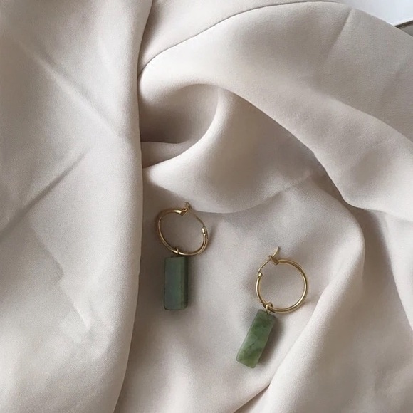 BACK in Stock green vintage stone earring - Picture 3 of 5