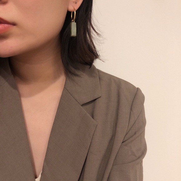 BACK in Stock green vintage stone earring - Picture 4 of 5