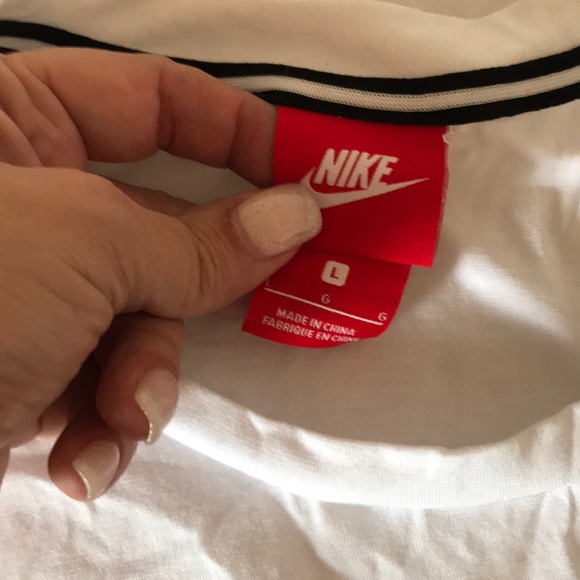 Nike, nwot, large, essential crop top - Picture 3 of 4