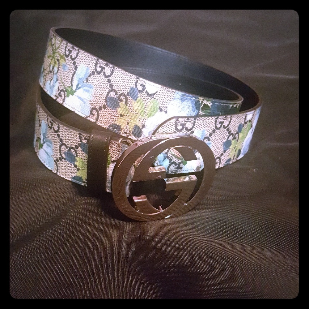 Gucci belt adjustable from large to small