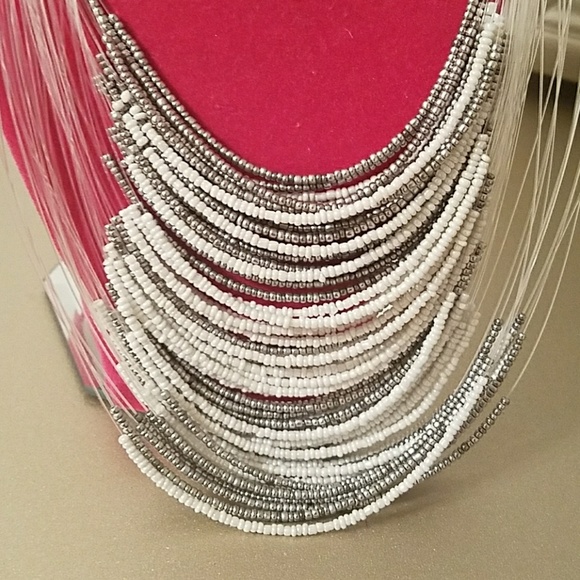 White and silver beaded necklace - Picture 2 of 5