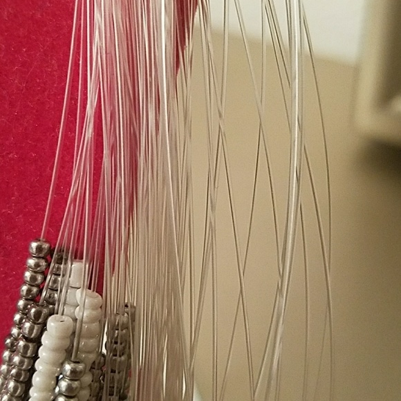 White and silver beaded necklace - Picture 3 of 5