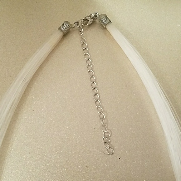 White and silver beaded necklace - Picture 4 of 5