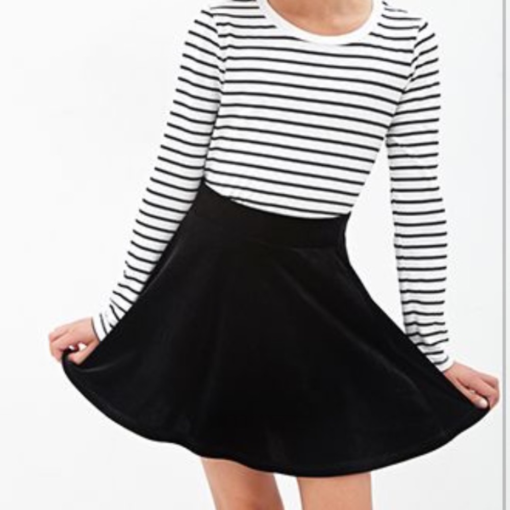 Forever21 Girls black velvet skirt