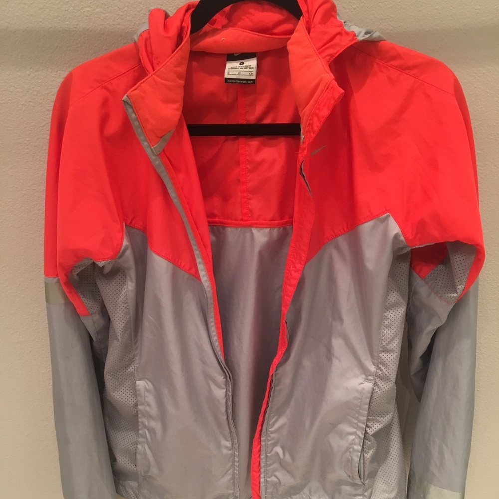NIKE WINDBREAKER SIZE S