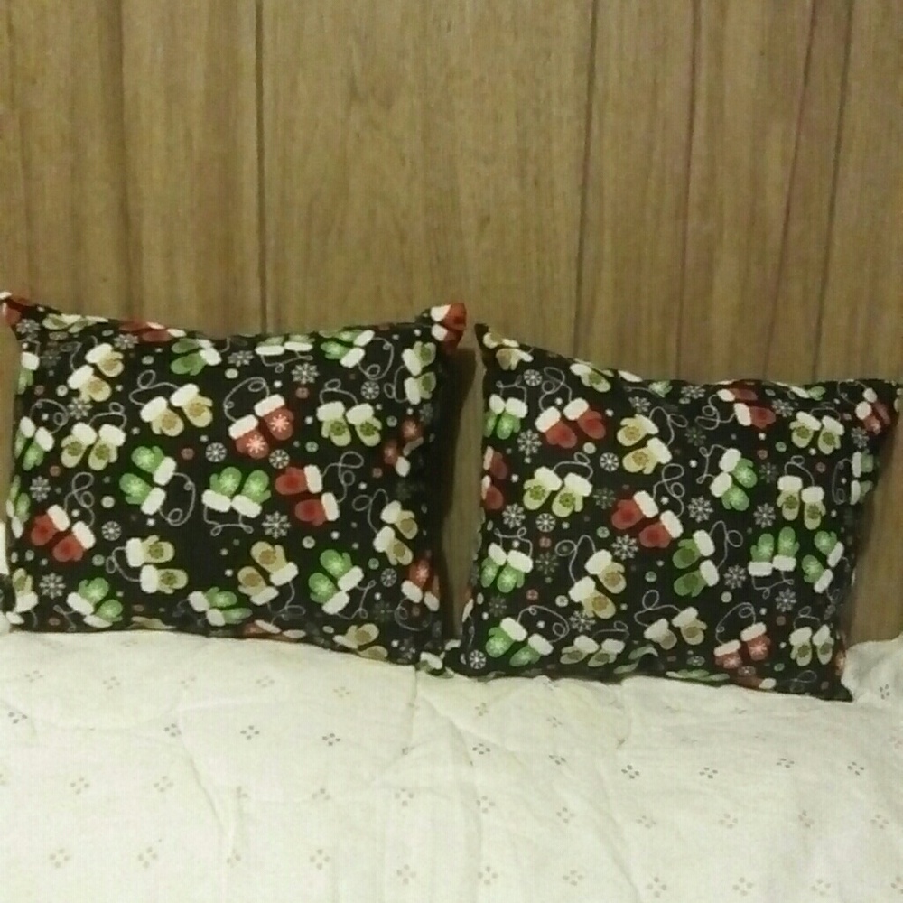 Holiday Mittens Pillow Set